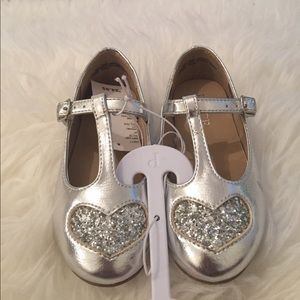 40% DISCOUNT‼️NWT Silver heart shoes