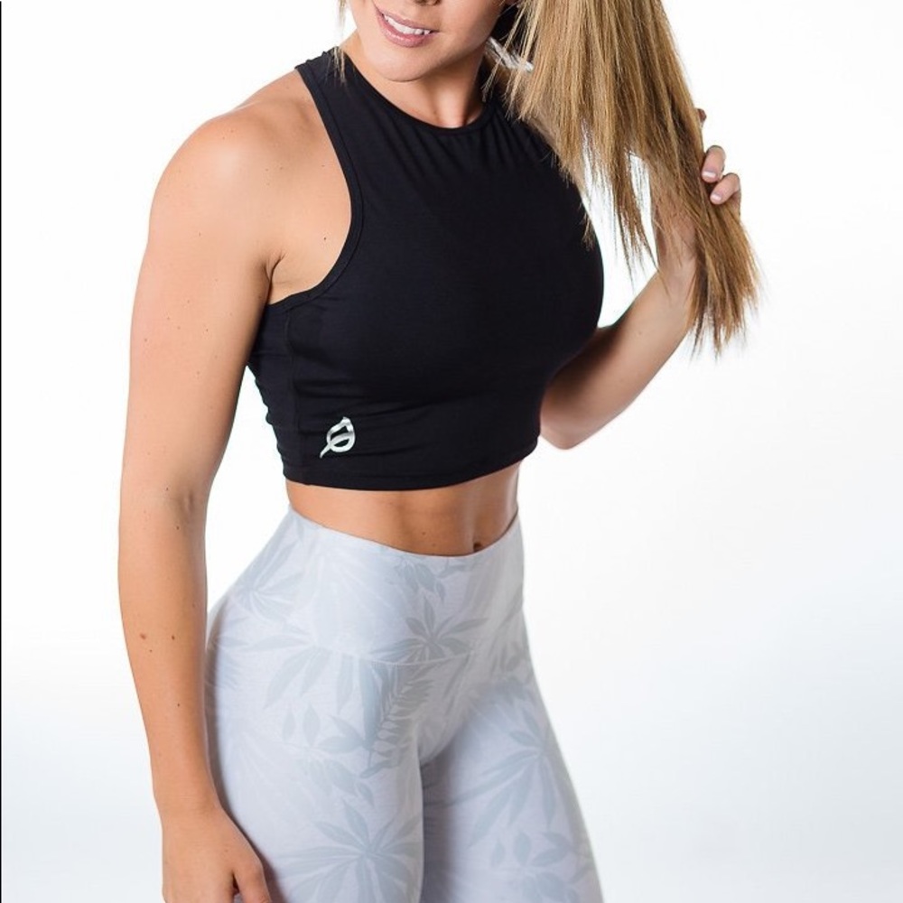 P'tula Tawni Twisted Crop Top: Black/Small