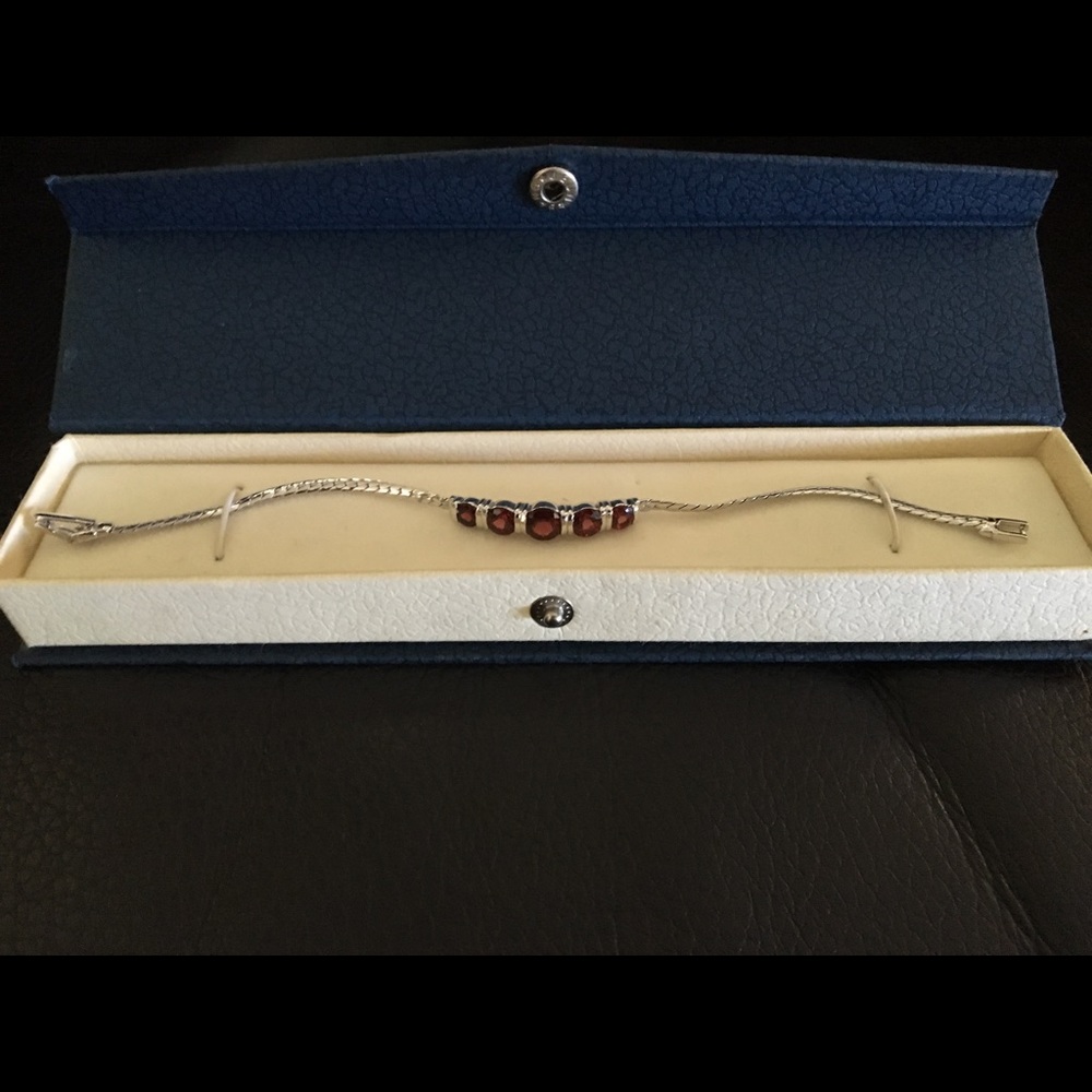 Peora Garnet -Silver bracelet
