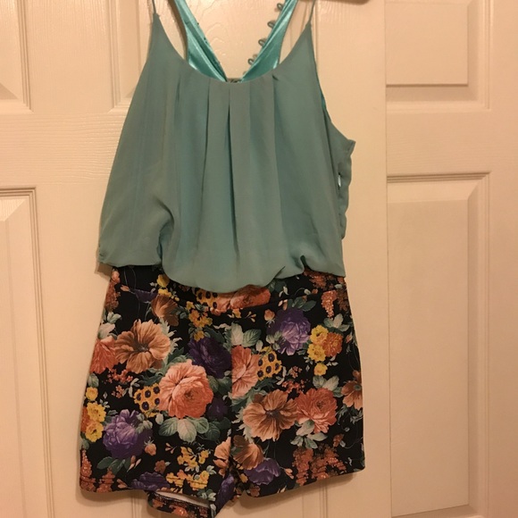 Floral jumpsuit - Picture 1 of 3