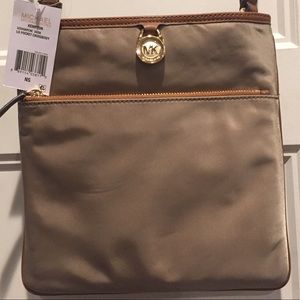 Michael Kors NWT Kempton Large Crossbody Bag