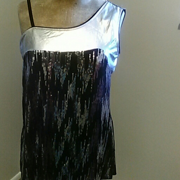 Top - Picture 2 of 4