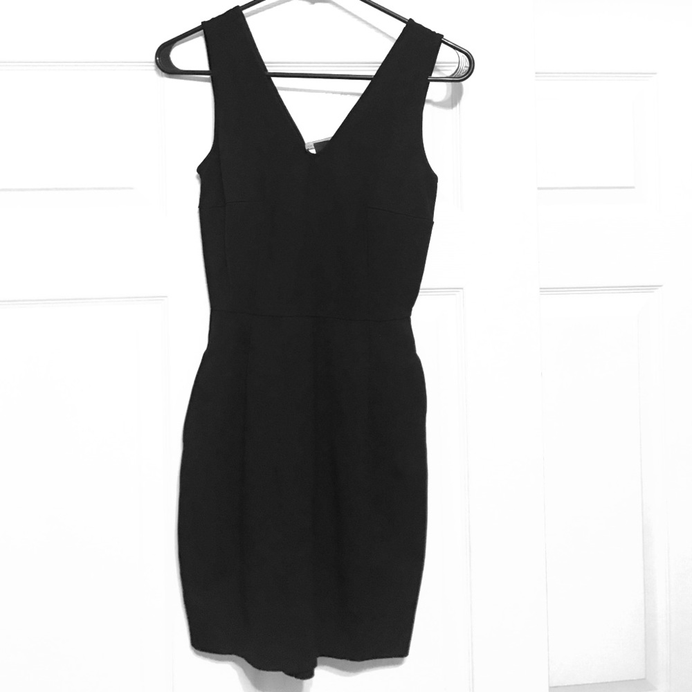 Black short dress with pockets