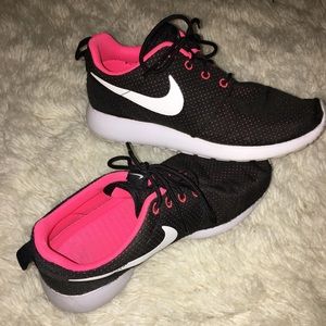 NIKE ROSHE coral/black 5.5W