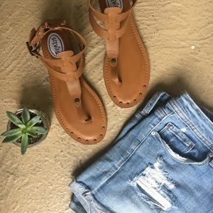 TAN SANDALS
