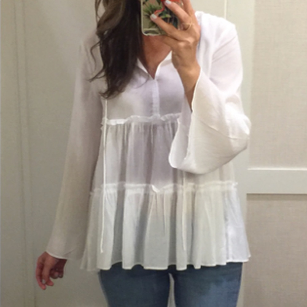 Tiered bell sleeve top. Size M