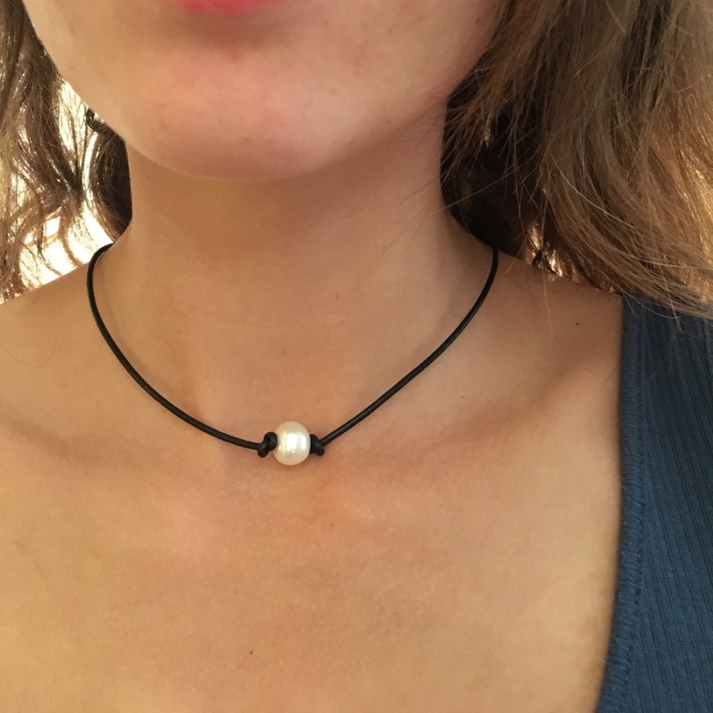 Choker pearl necklace