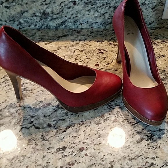 deep red pumps