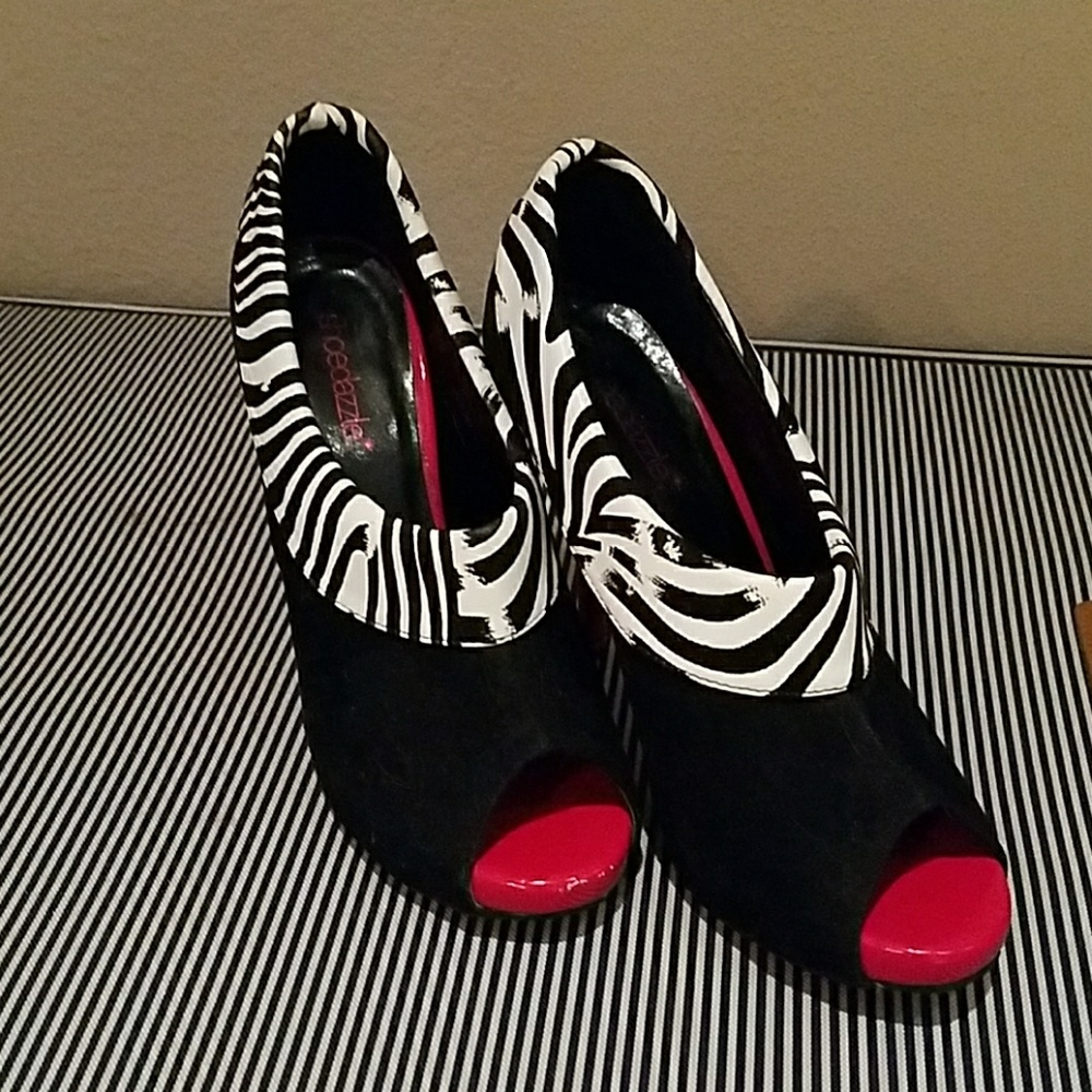 Heeled booties