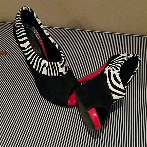 Heeled booties - Picture 2 of 3