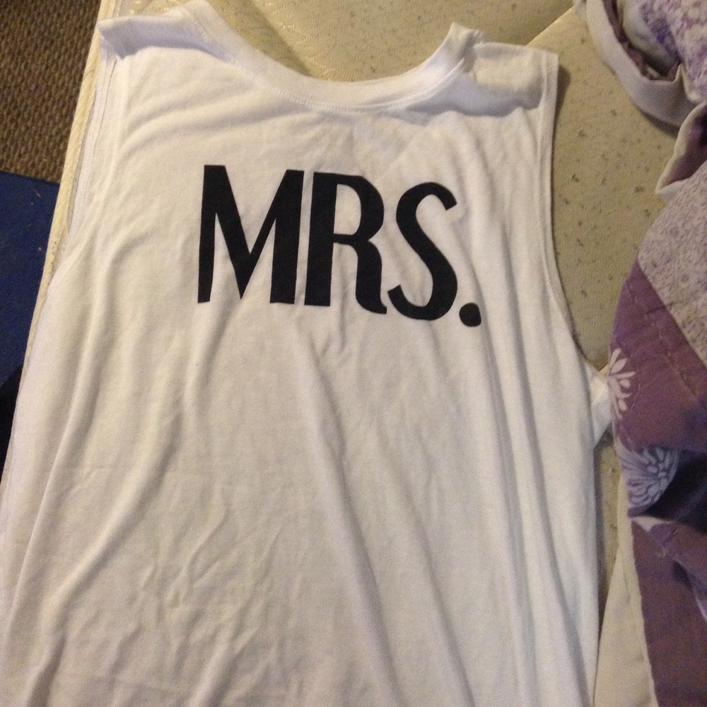 Modern lux sleeveless soft t shirt. Been worn 1
