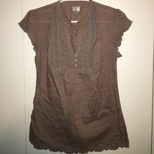Camel Lace & embroidered trim short sleeve blouse