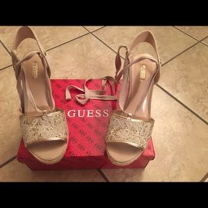 Guess stacked espirelldas.