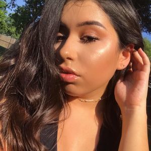 Meet your Posher, Alexia