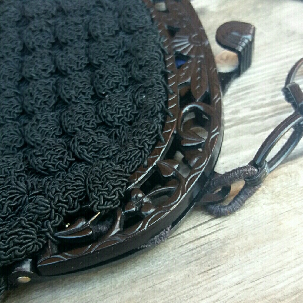 Vintage Knitted Purse Bag With Black Celluloid Handle - Picture 3 of 6