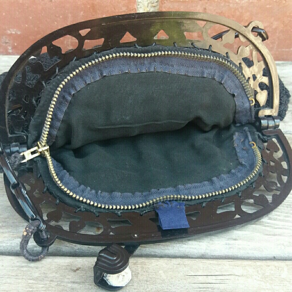 Vintage Knitted Purse Bag With Black Celluloid Handle - Picture 6 of 6