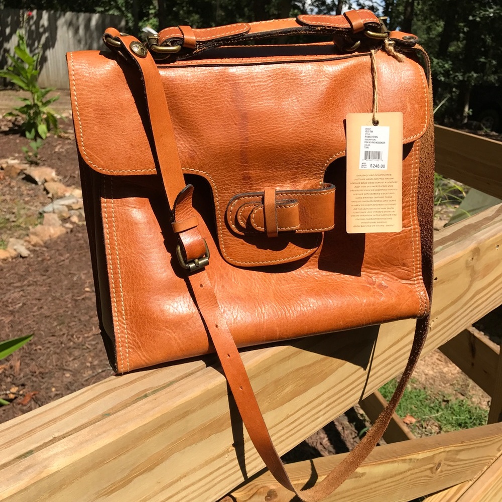 🎈NWT Patricia Nash Leather Messenger Bag