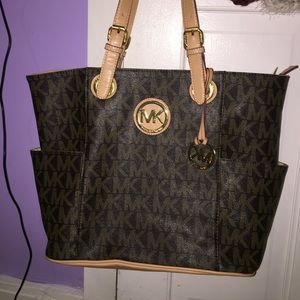 MK medium size tote purse