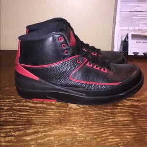 Jordan 2's Alternate (black/red)