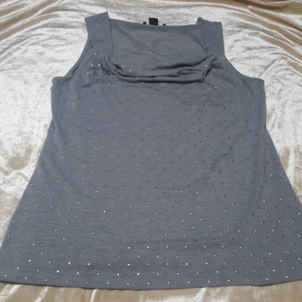 WHBM gray tank with raised silver triangle embelli