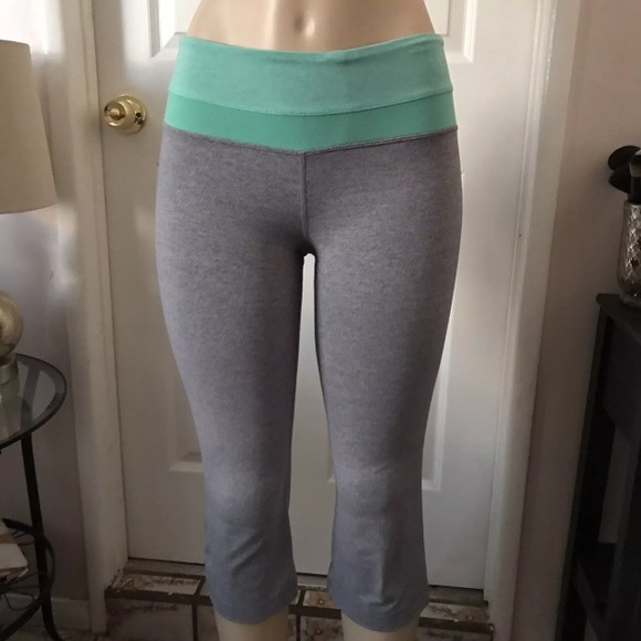 lululemon athletica Pants - Lulu lemon reversible groove crops pants 👖