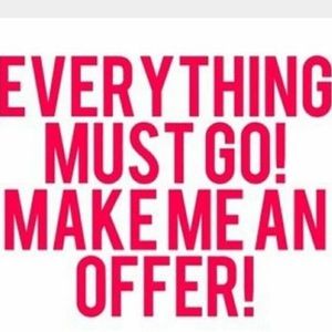 Hi beauties! feel free to make an offer! 💁🏻