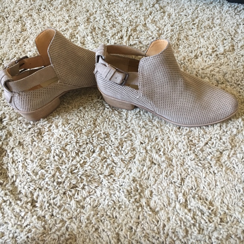 Dolce Vita Taupe Booties s 7 NWT