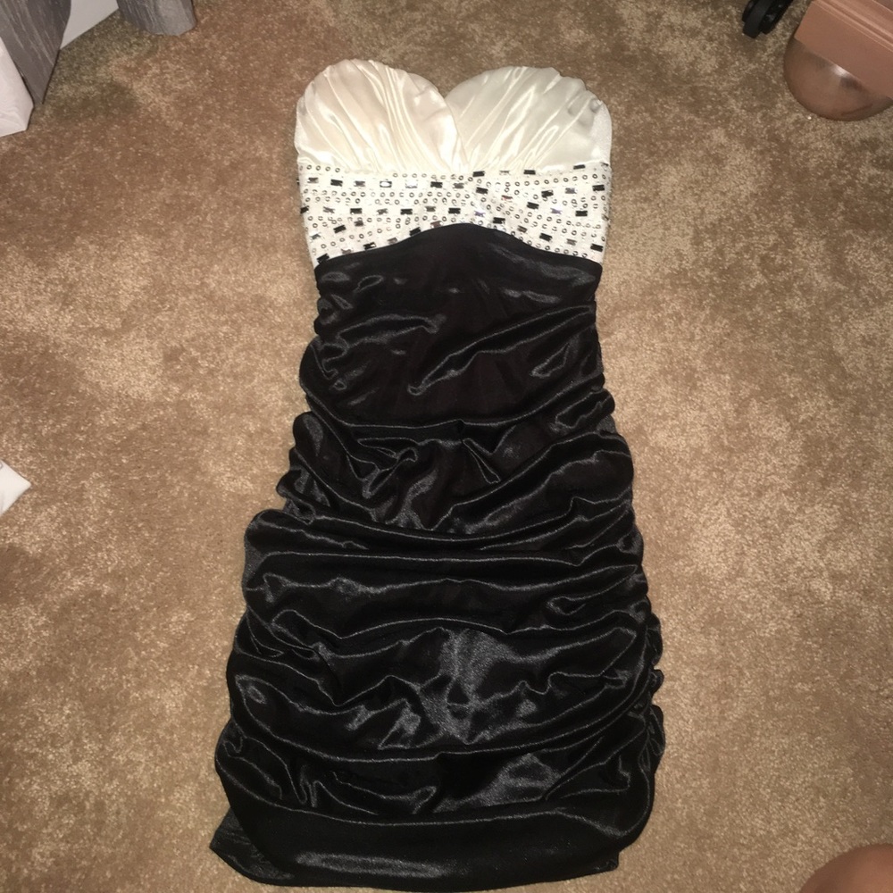 strapless formal dress