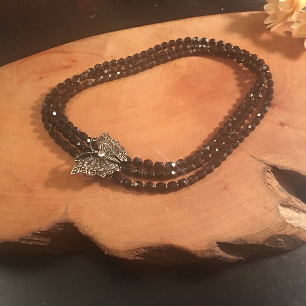 Stunning butterfly clasp choker 🦋