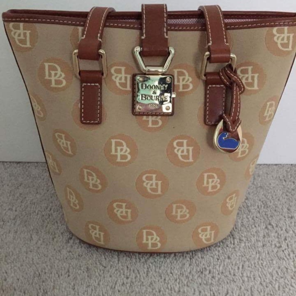 Dooney & Burke
