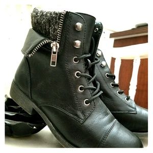 Ladies combat boots