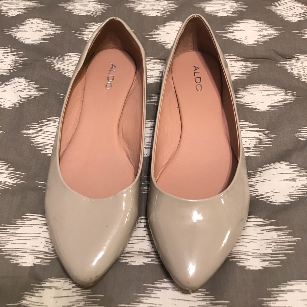 Aldo women's beige flats size 10 (40)