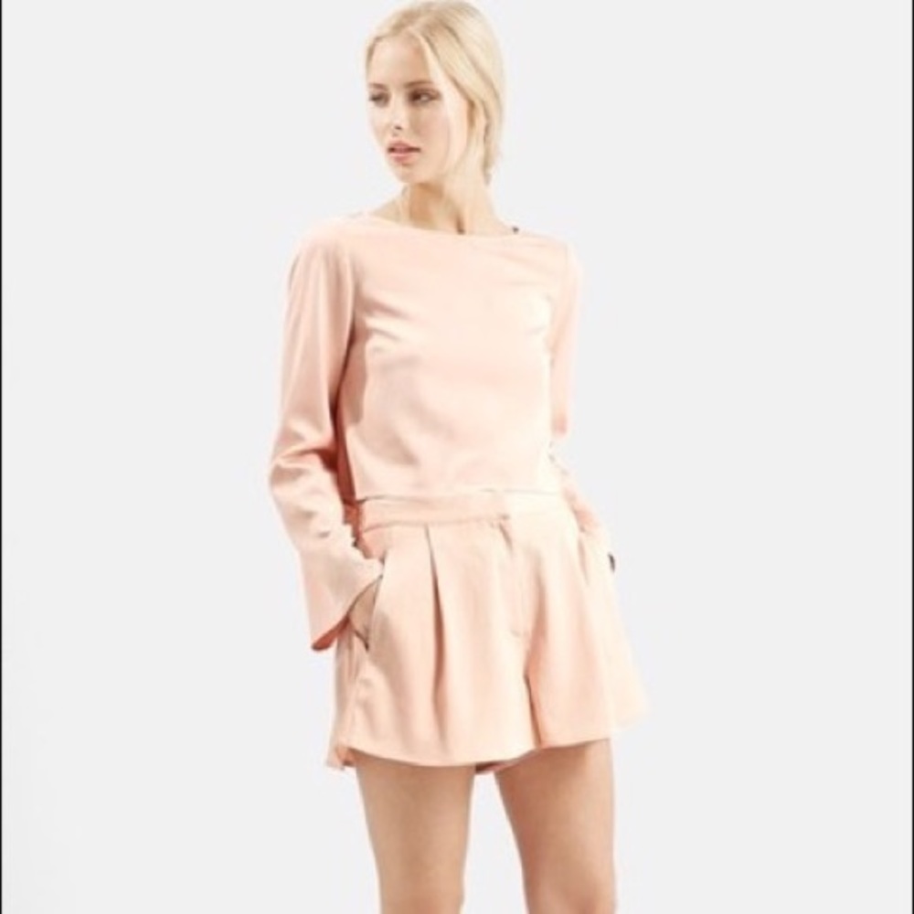 Topshop open back Crop Top long sleeve NEW - Picture 1 of 4