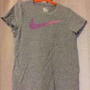 4 girls Nike t-shirts size medium