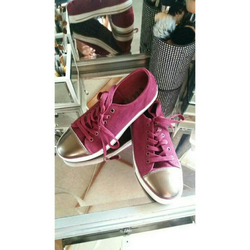 l e a t h e r t o e // s n e a k e r s