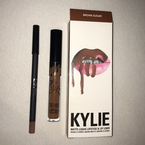 Kylie Lip Kit - Brown Sugar. Pencil & Liquid Lip