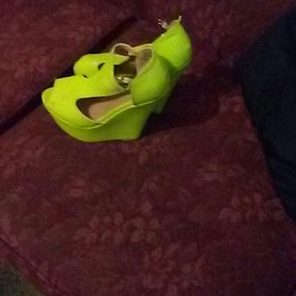 Shoes - Picture 4 of 4