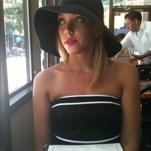 White House Black Market gorgeous Strapless