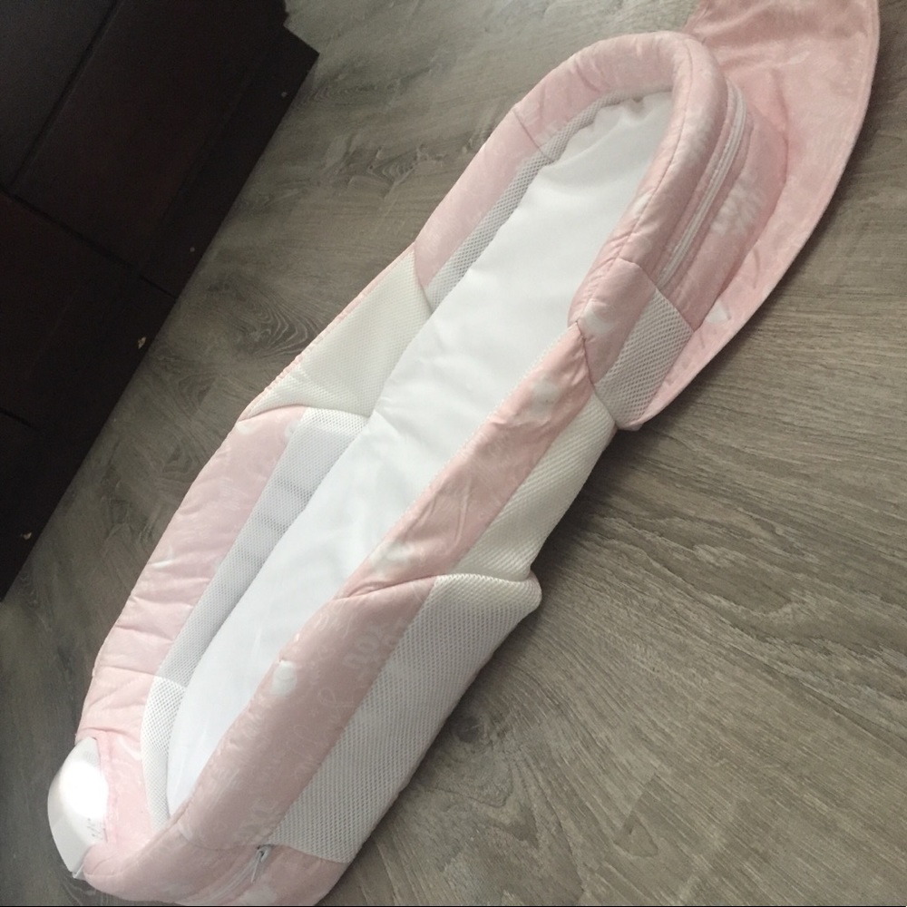 Co-sleeper snuggle nest