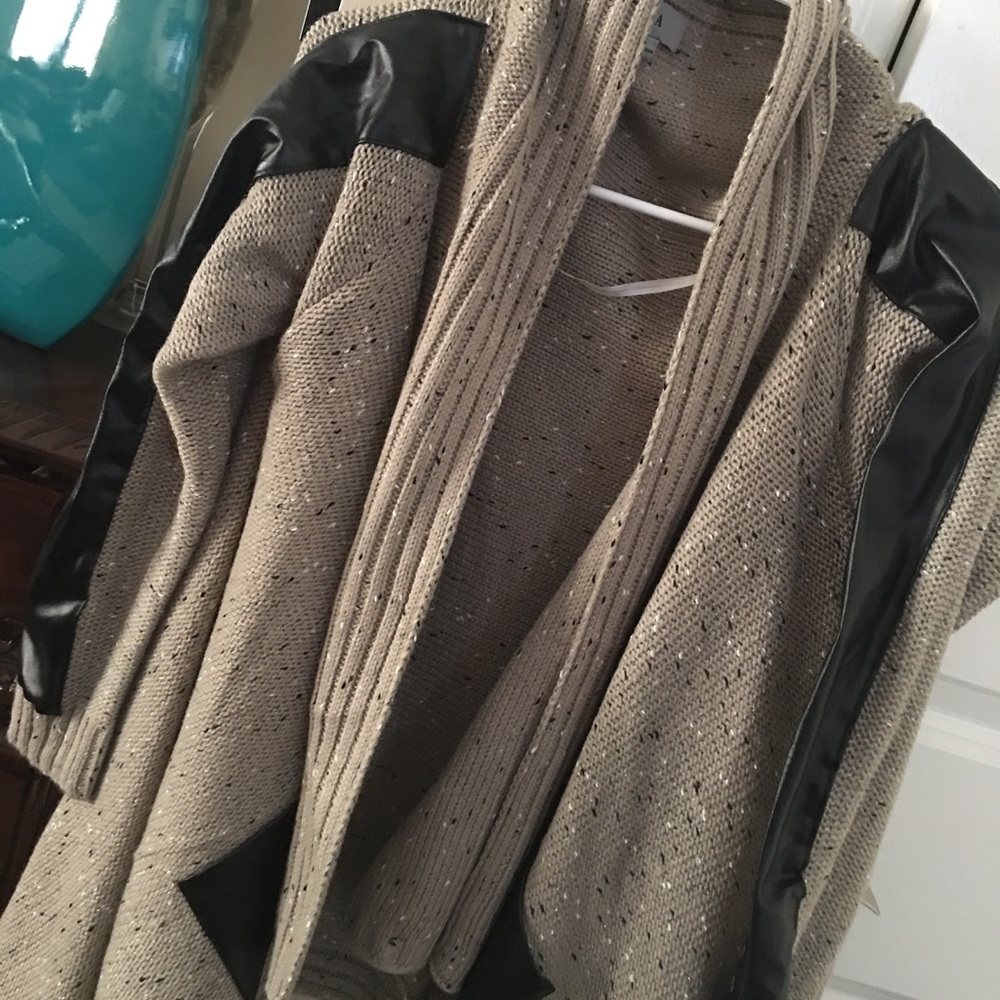 🎀Cardigan🎀 - Picture 3 of 3