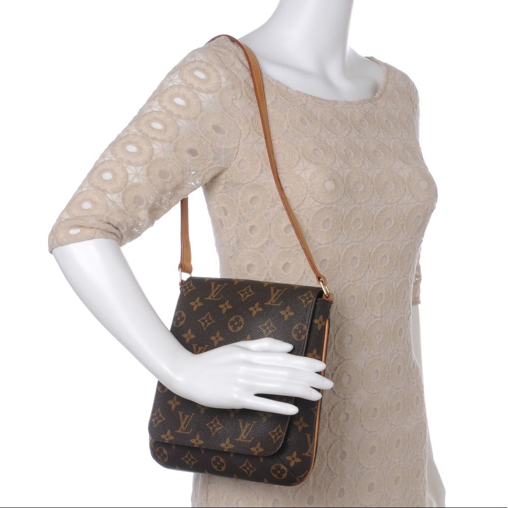 Authentic LV musette salsa