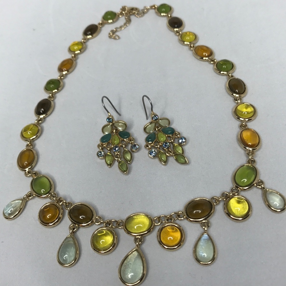 Vintage Glass Necklace w/Earrings