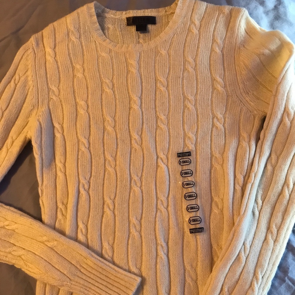BNWT Bitten knot sweater, xs cream/off white