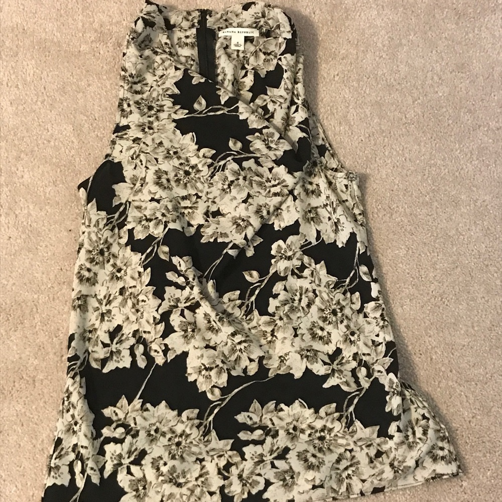 Banana Republic black & white blouse size 6