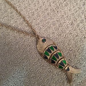 Gold toned Fish charm necklace 🐠