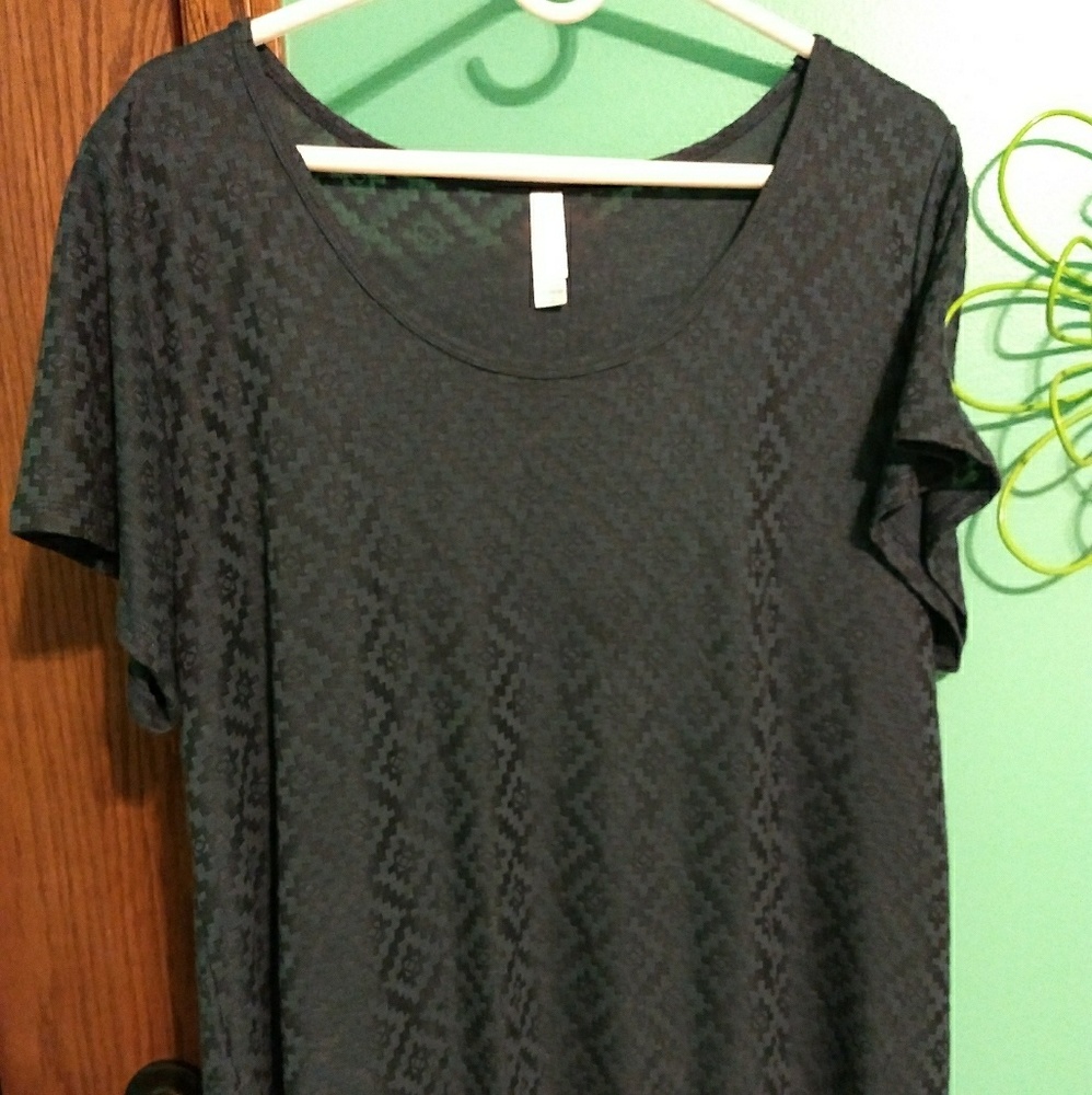 Lularoe classic tee