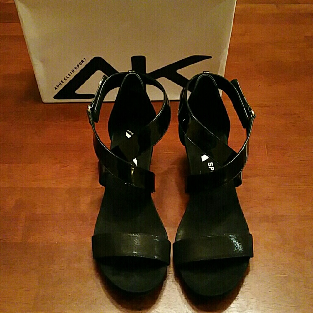 AK Anne Klein Sport Women's Crisscross