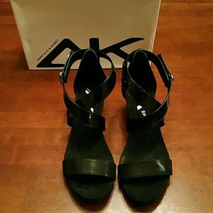 AK Anne Klein Sport Women's Crisscross