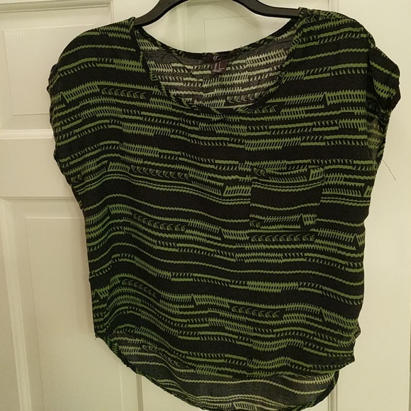 Black and Green Short Sleeve Top - Picture 1 of 1