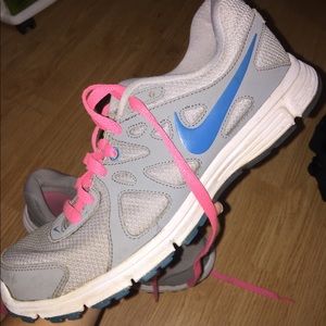 Nike revolution 2 sneakers